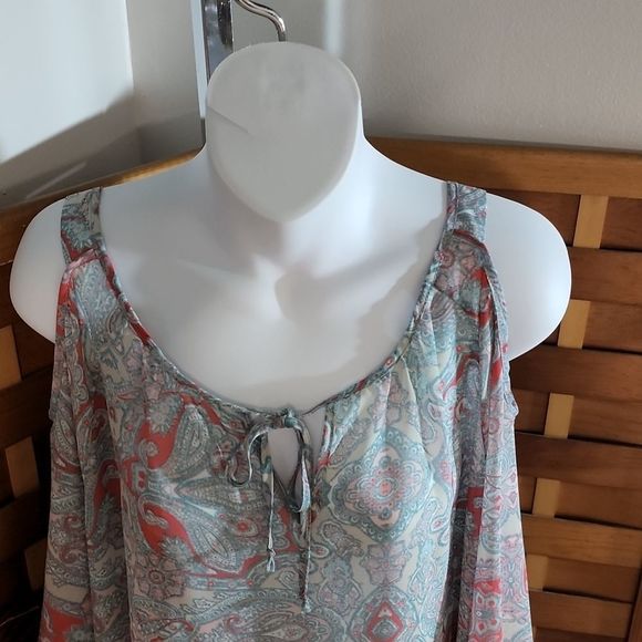 Maurices brand cold shoulder blouse - Picture 3 of 10